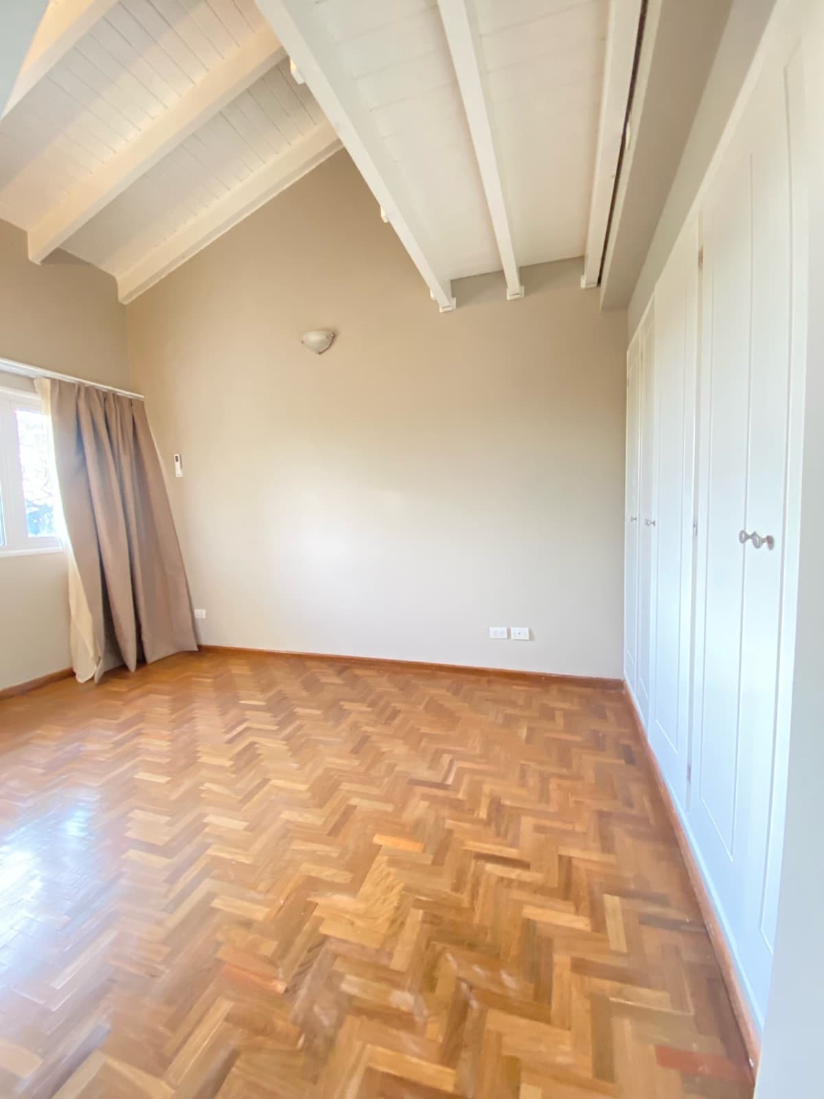 HOUSE FOR RENT IN COSTA VERDE