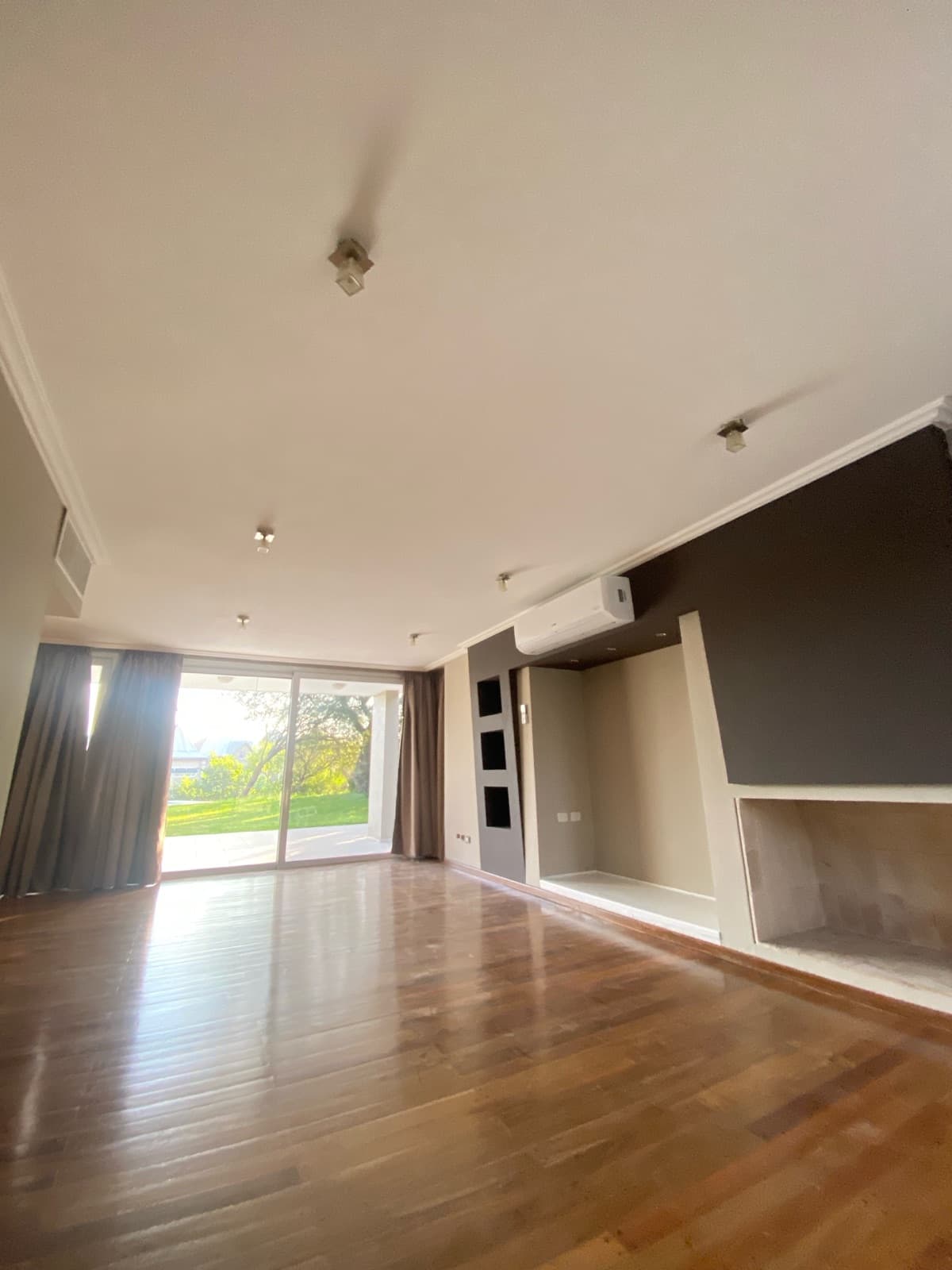 HOUSE FOR RENT IN COSTA VERDE