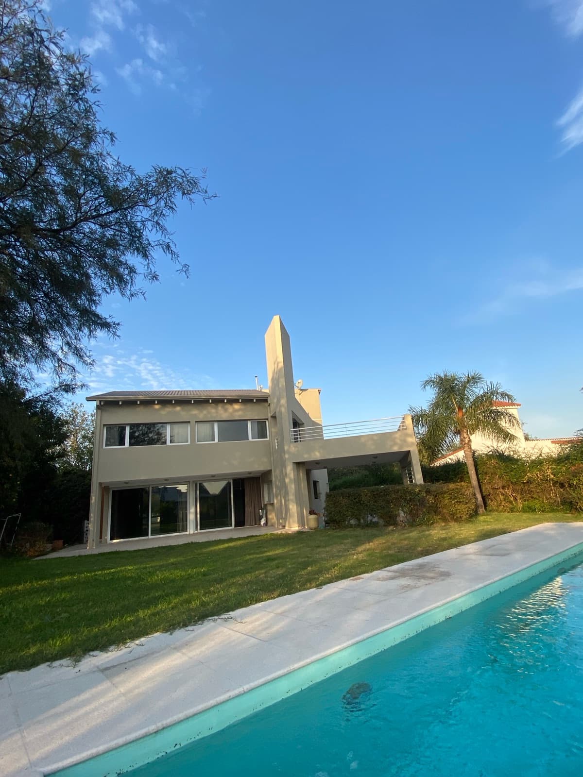 HOUSE FOR RENT IN COSTA VERDE