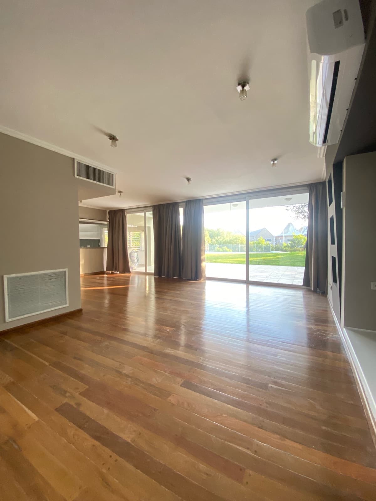 HOUSE FOR RENT IN COSTA VERDE