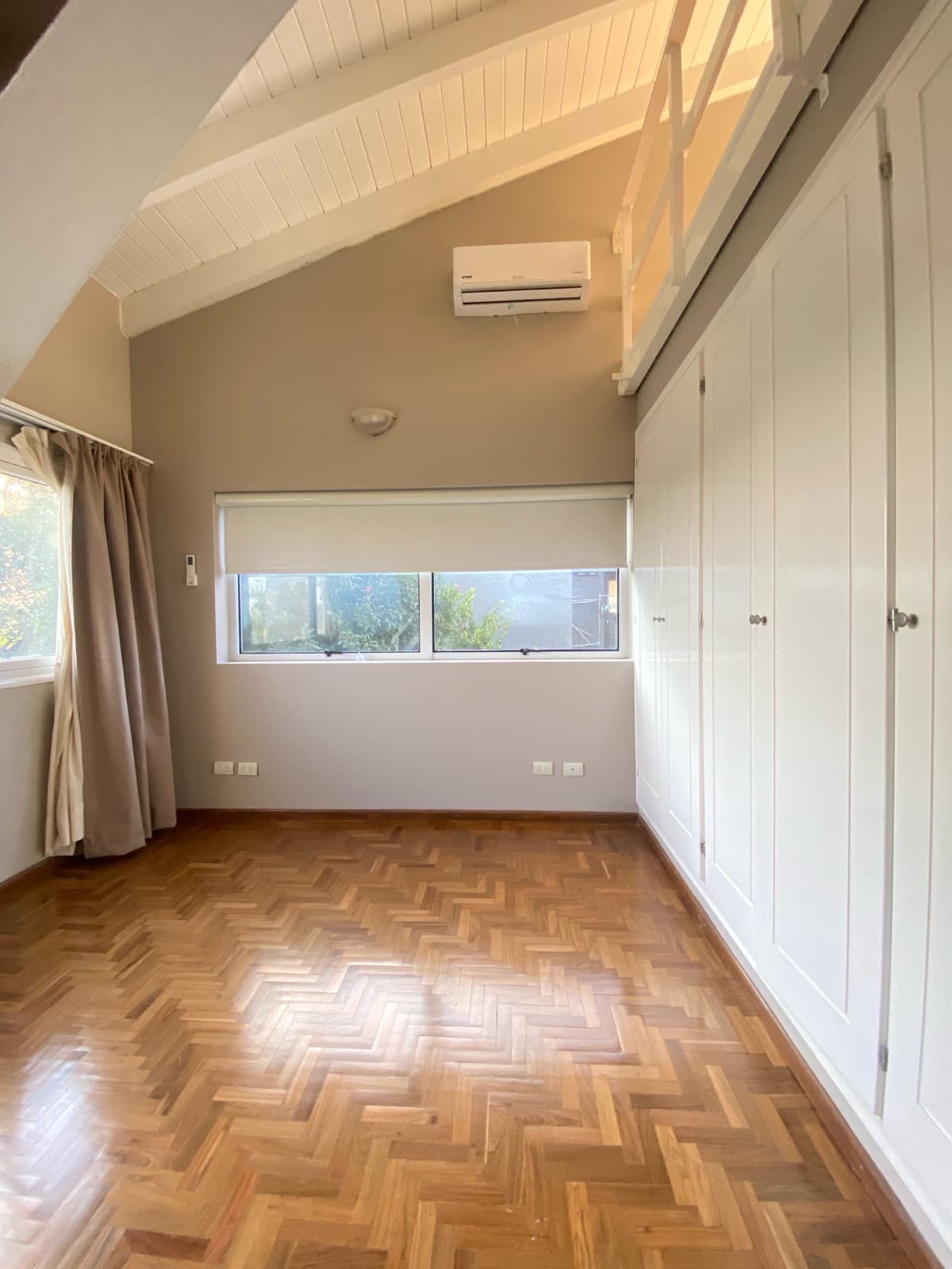HOUSE FOR RENT IN COSTA VERDE