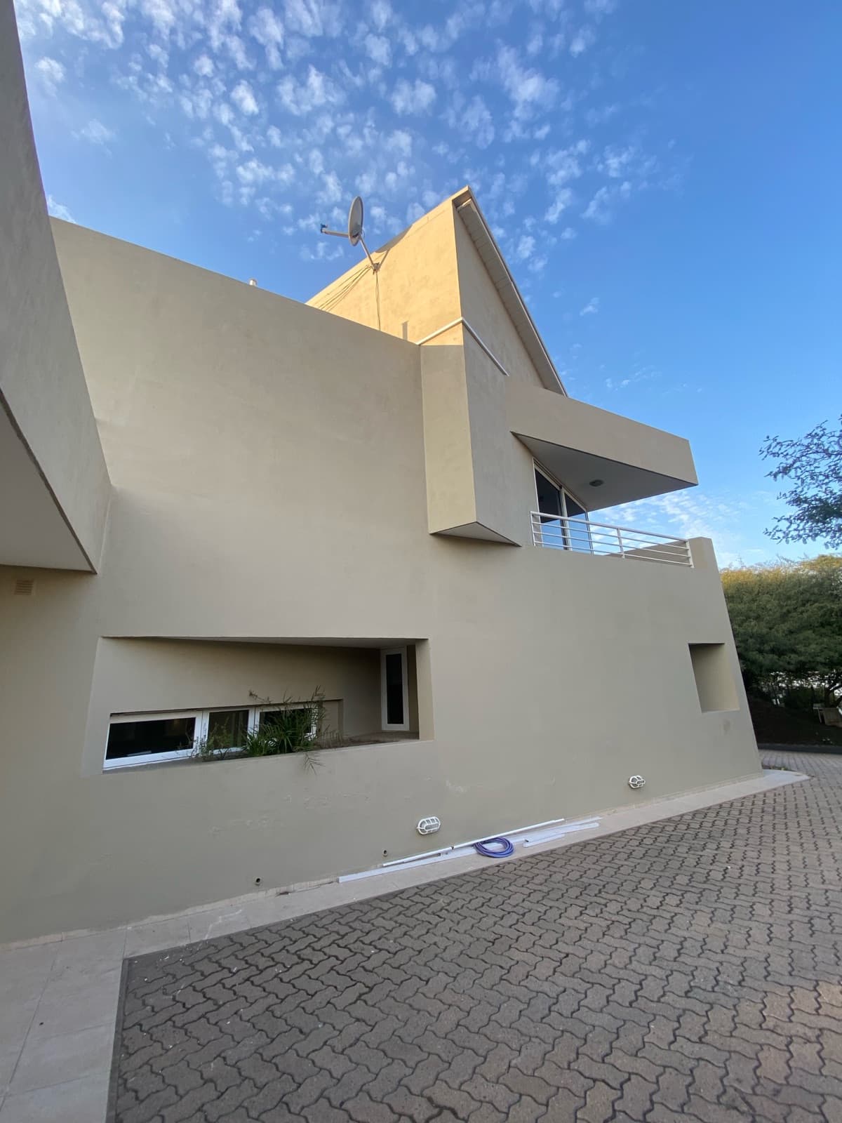HOUSE FOR RENT IN COSTA VERDE