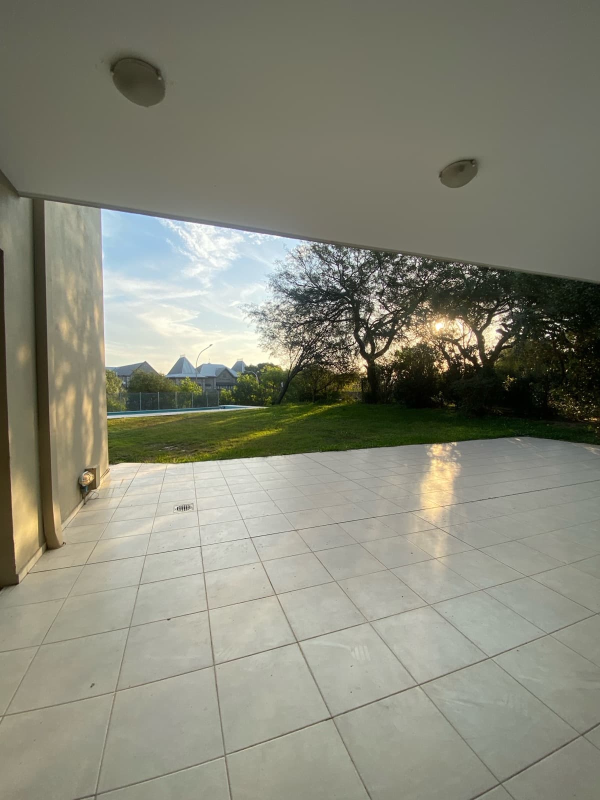 HOUSE FOR RENT IN COSTA VERDE