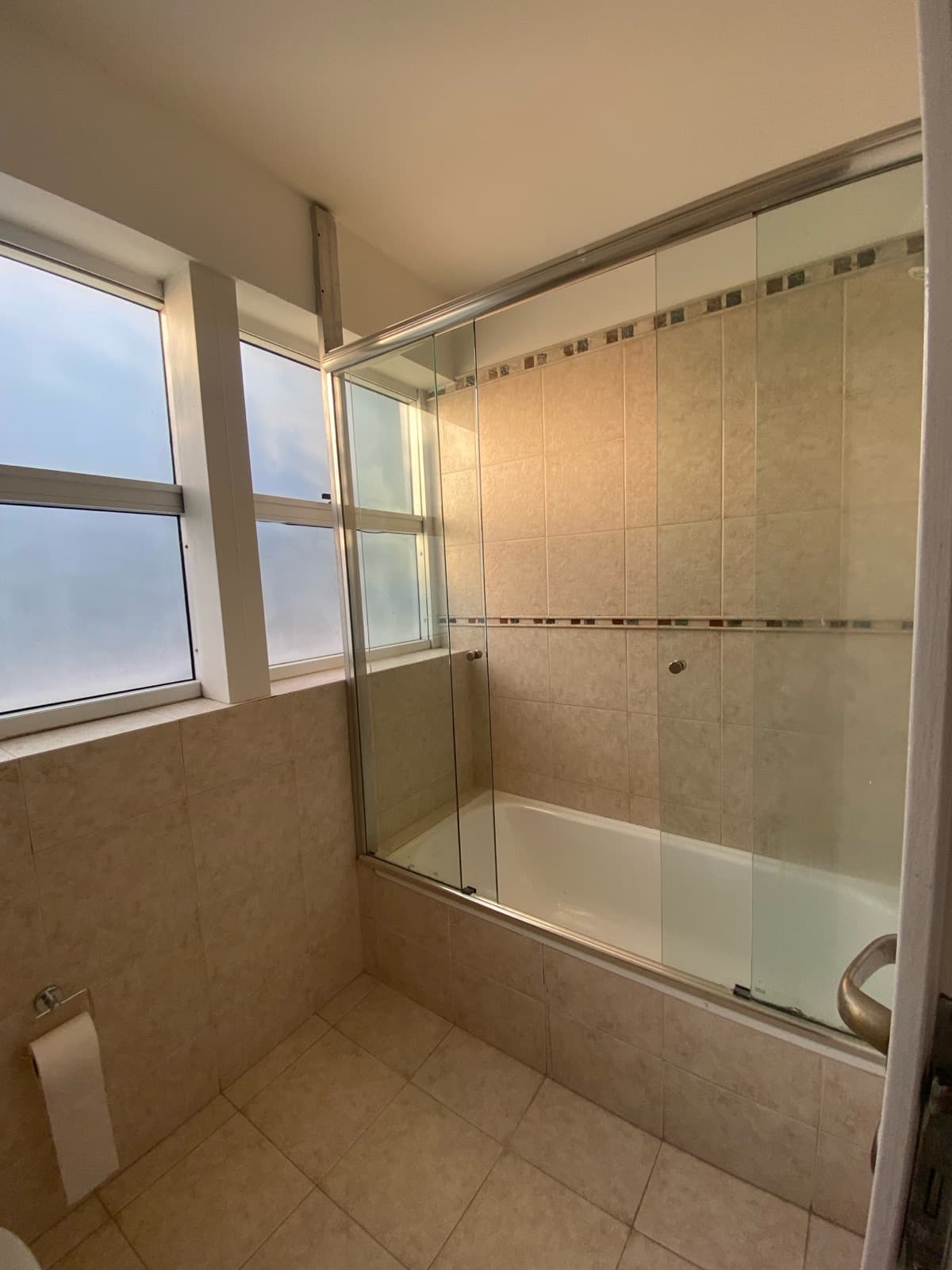 HOUSE FOR RENT IN COSTA VERDE