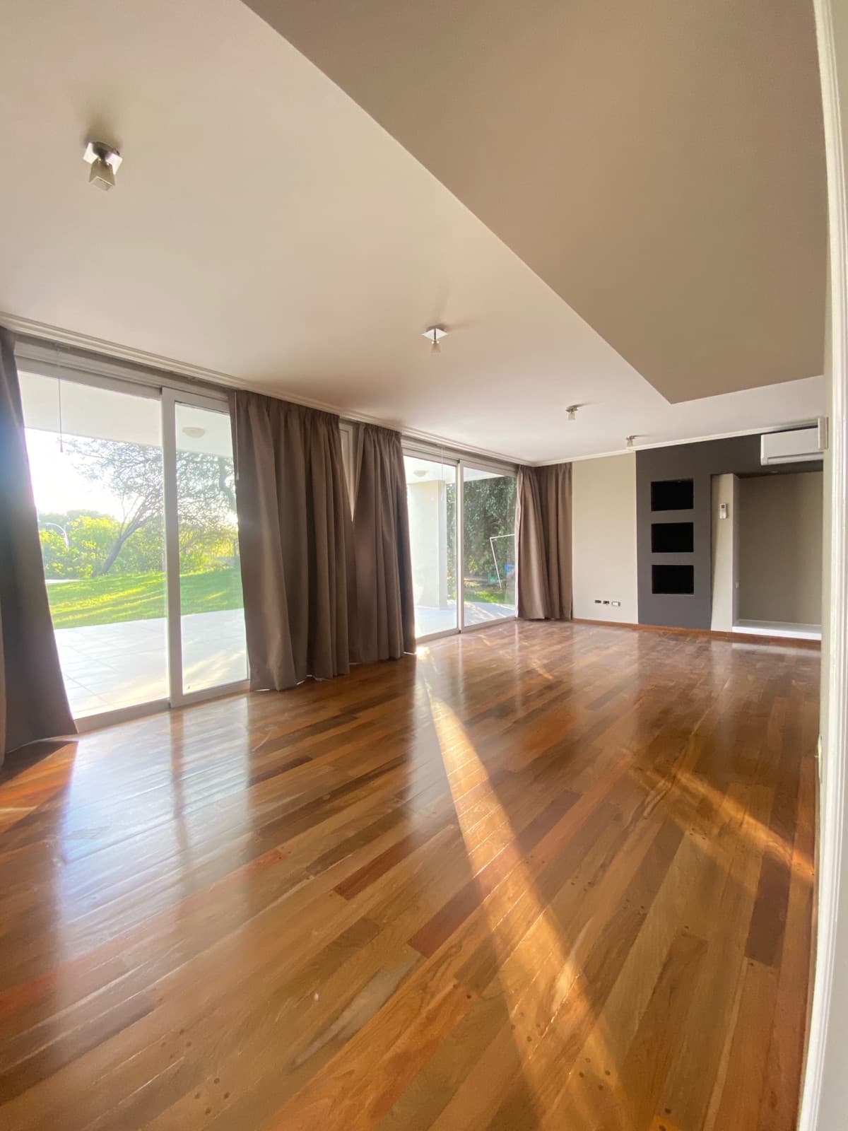 HOUSE FOR RENT IN COSTA VERDE