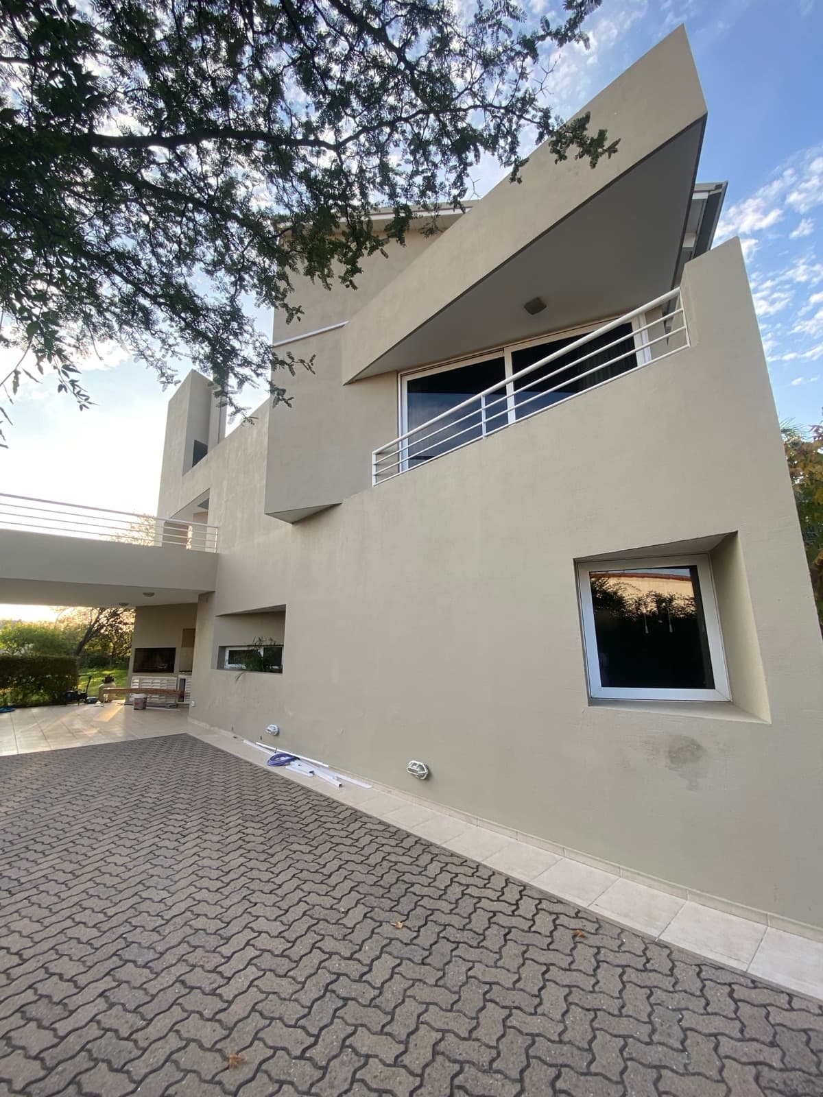 HOUSE FOR RENT IN COSTA VERDE