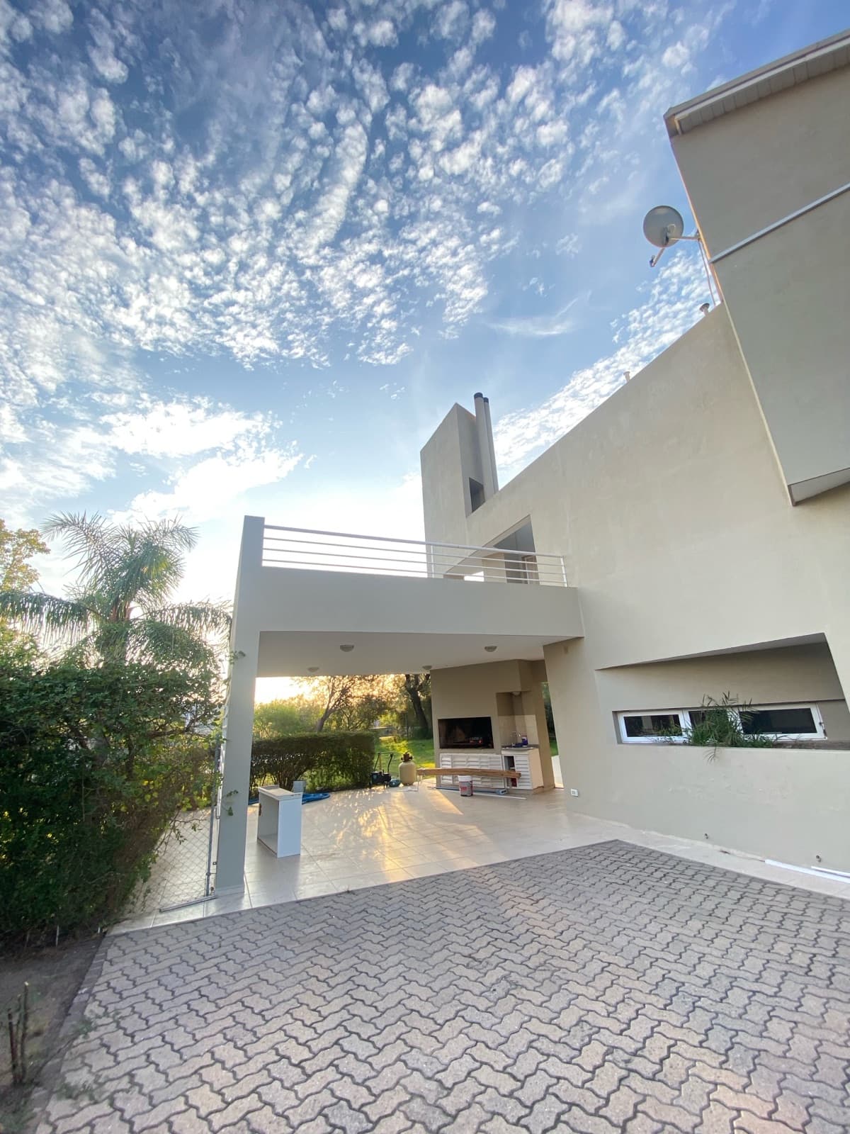 HOUSE FOR RENT IN COSTA VERDE