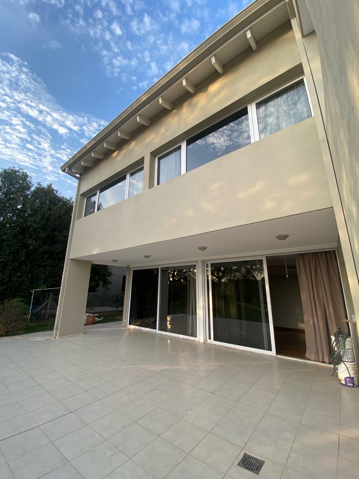 HOUSE FOR RENT IN COSTA VERDE