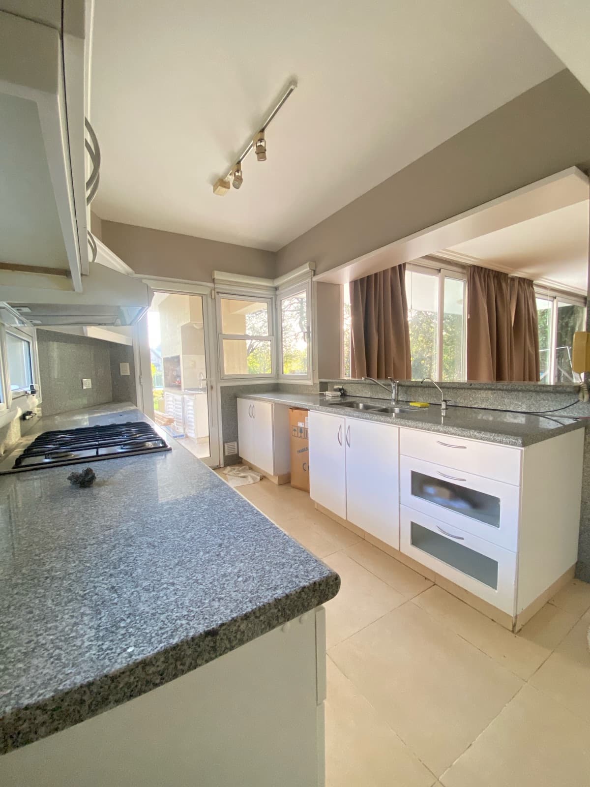 HOUSE FOR RENT IN COSTA VERDE
