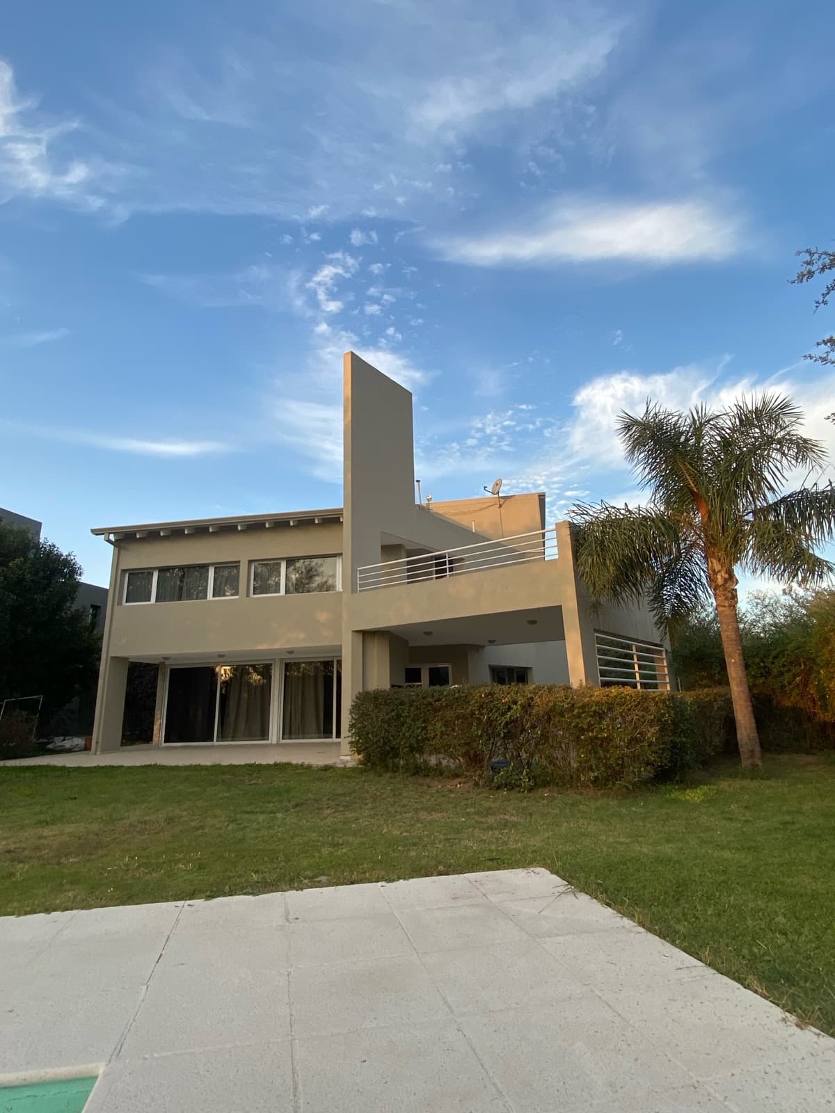 HOUSE FOR RENT IN COSTA VERDE