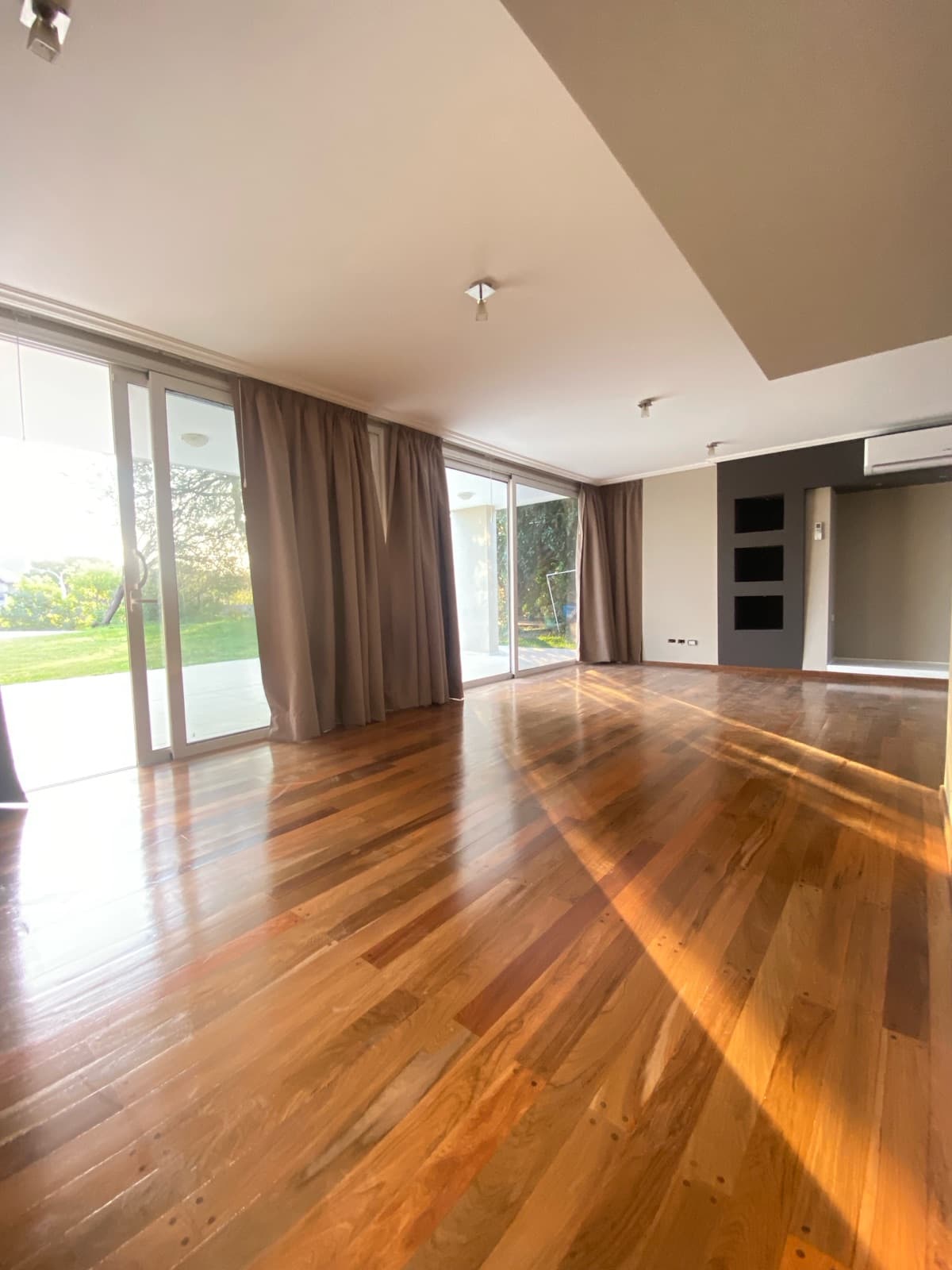 HOUSE FOR RENT IN COSTA VERDE