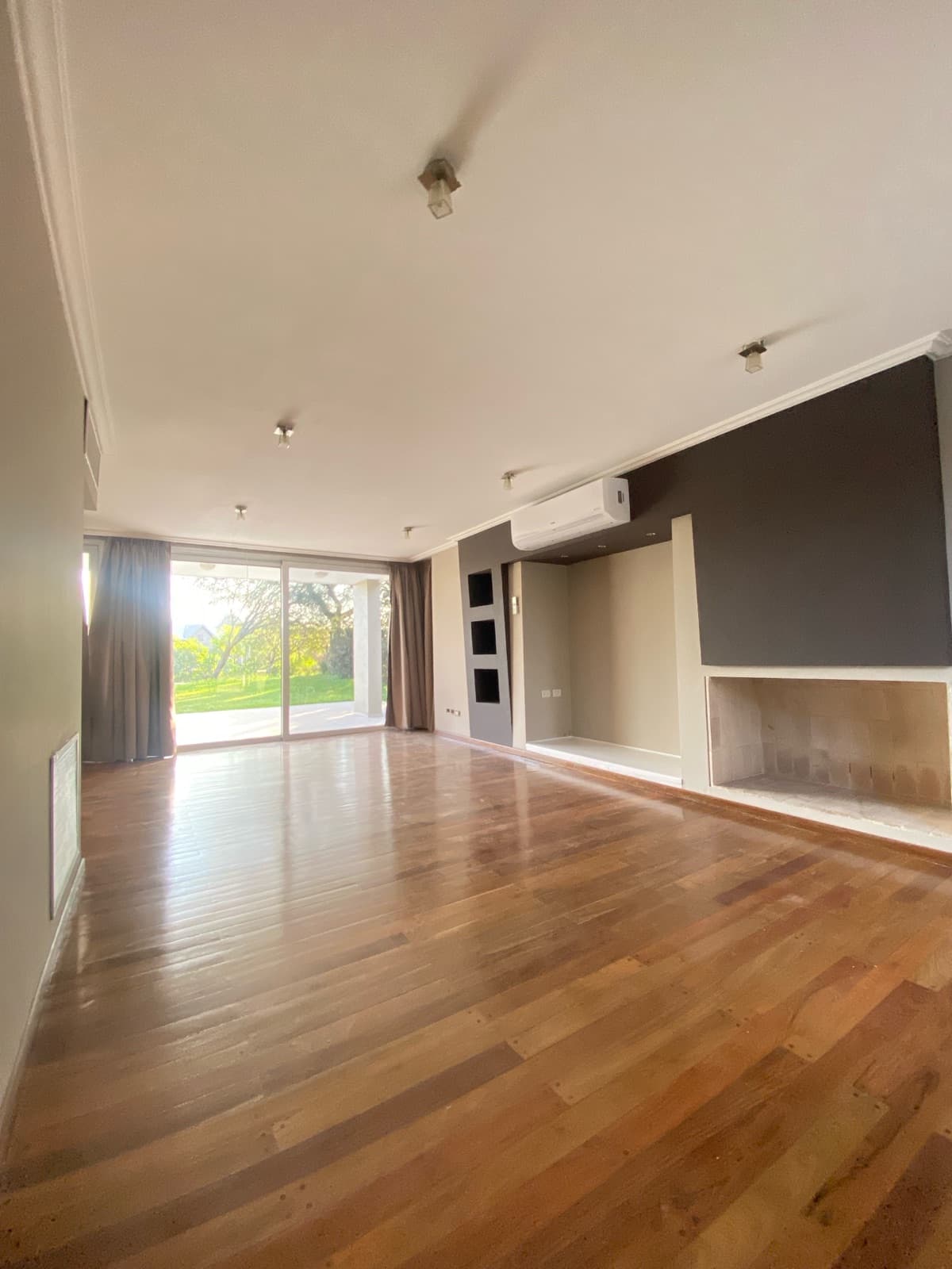 HOUSE FOR RENT IN COSTA VERDE
