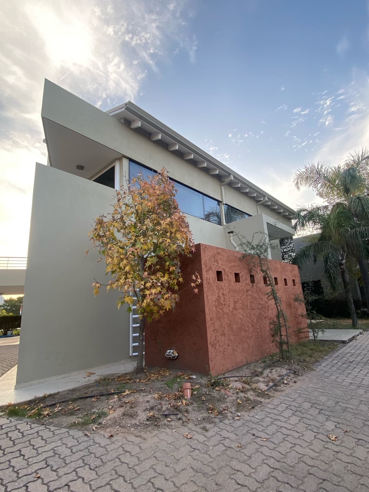 HOUSE FOR RENT IN COSTA VERDE
