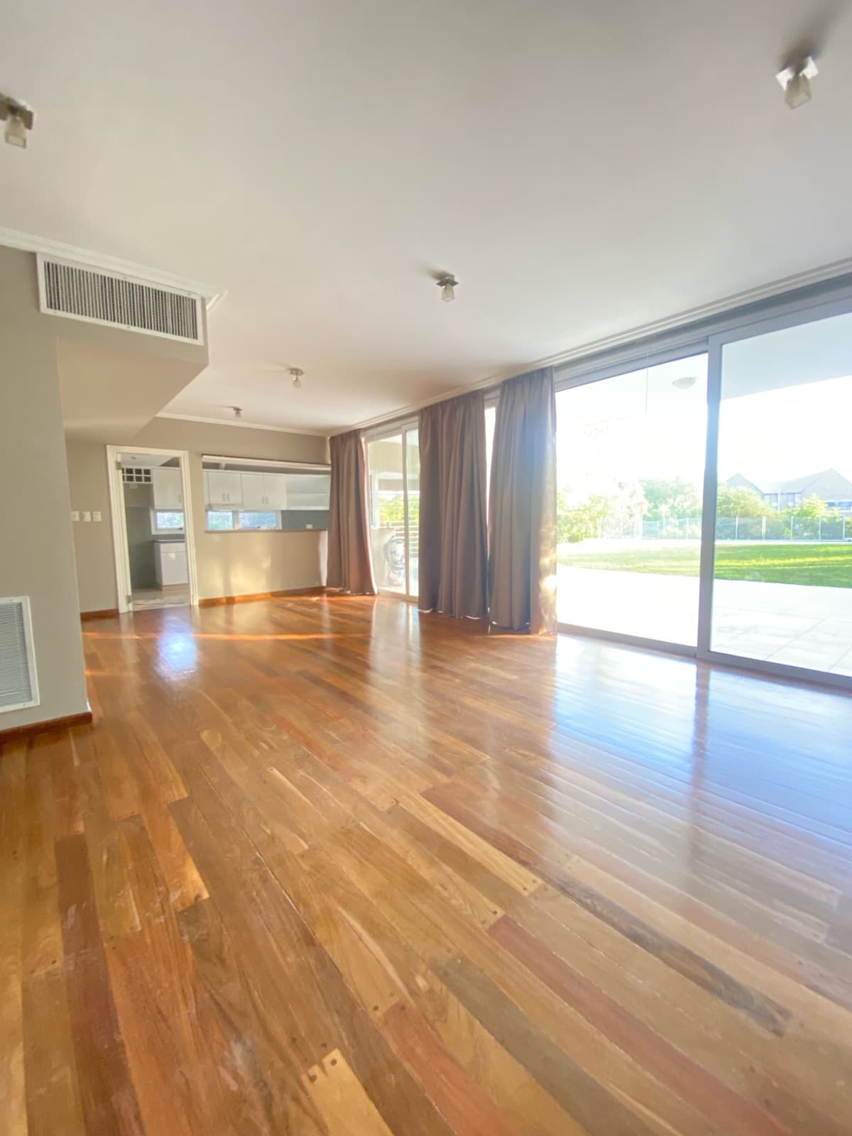 HOUSE FOR RENT IN COSTA VERDE