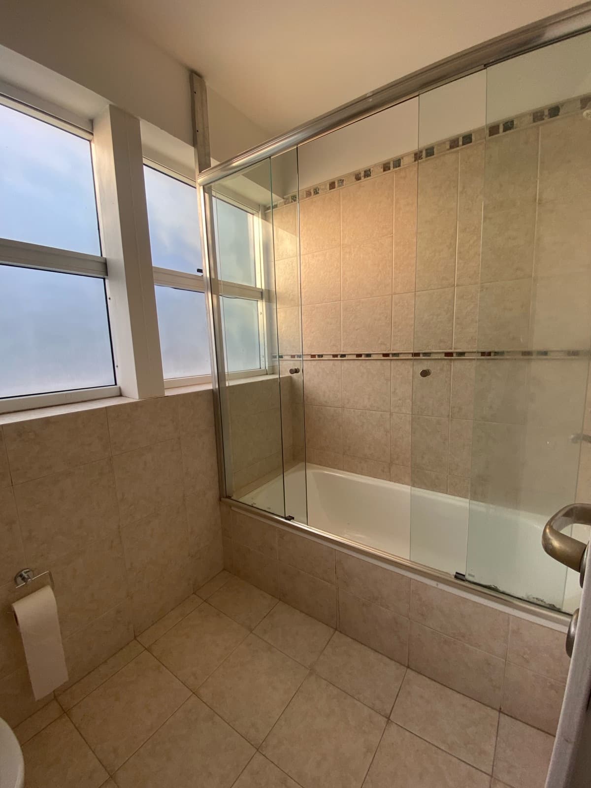 HOUSE FOR RENT IN COSTA VERDE