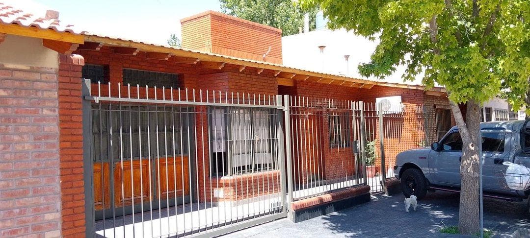 House in El Plumerillo, QUALIFIES FOR A LOAN