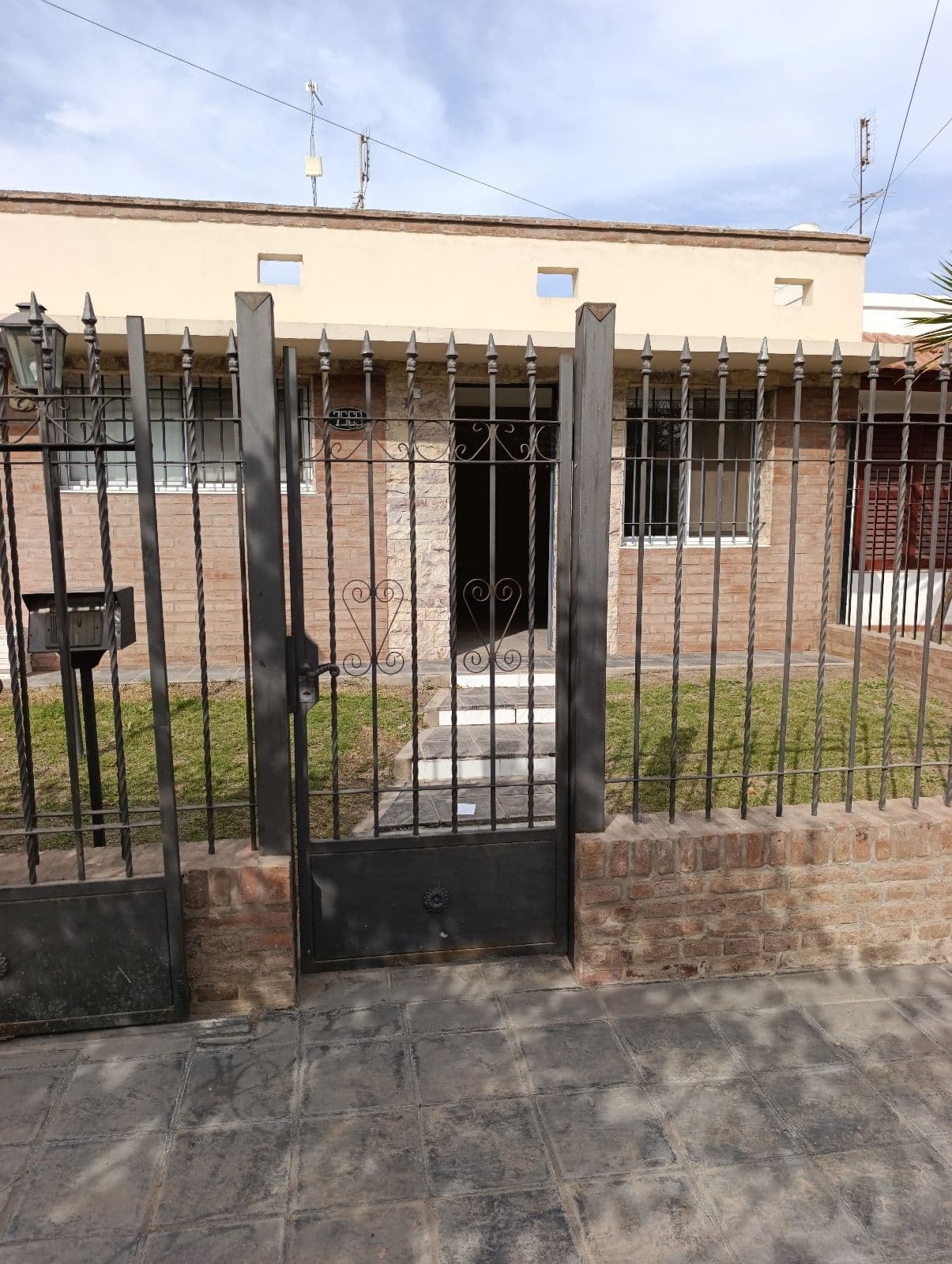 House - Arguello