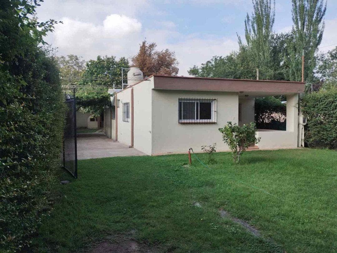 House for sale with a garden, pool, and barbecue area in Las Compuertas