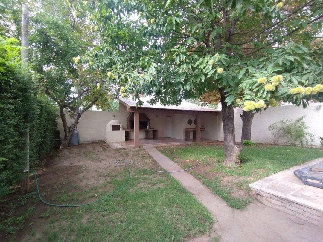 House for sale with a garden, pool, and barbecue area in Las Compuertas
