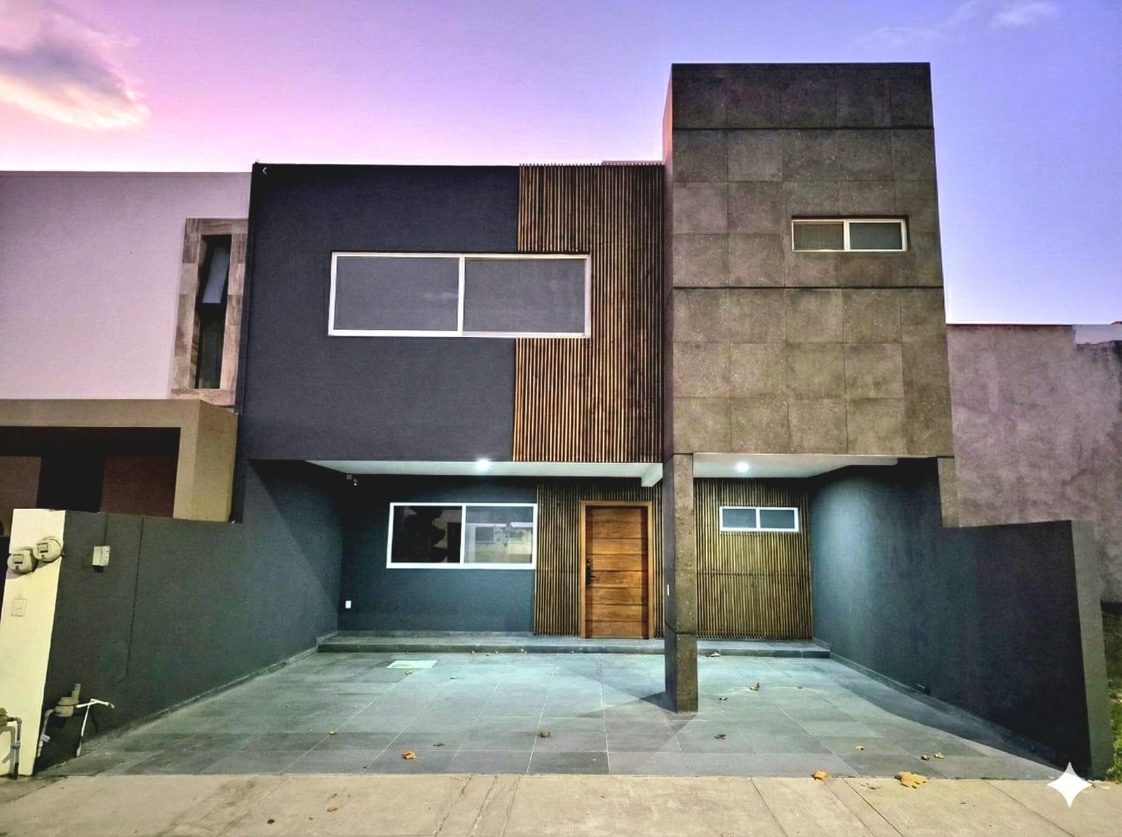 Casa con 3 Recámaras con A/C, Terraza, jardín techado y cochera para 3 autos en Sierra Nogal