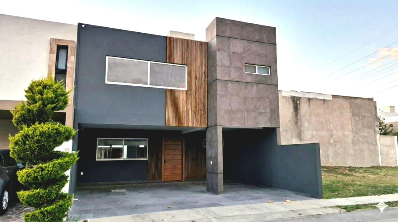 Casa con 3 Recámaras con A/C, Terraza, jardín techado y cochera para 3 autos en Sierra Nogal