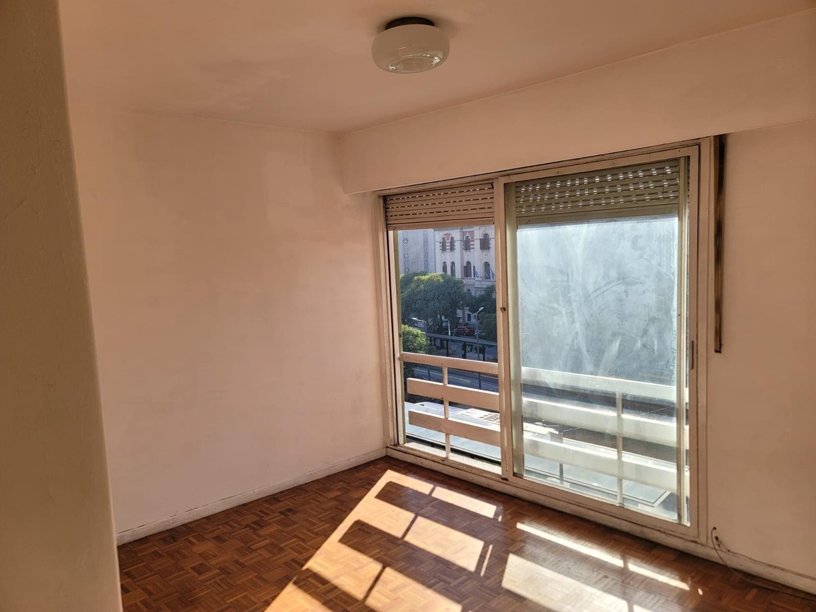 2-Room Apartment for Sale with Balcony in San Telmo