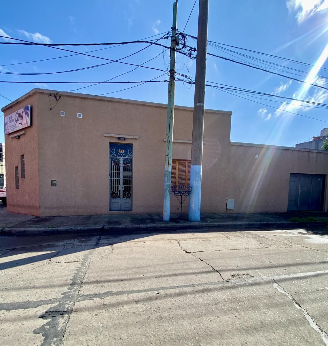 5-room house for sale. Patio with garage. Ideal for a family home. Downtown Zarate