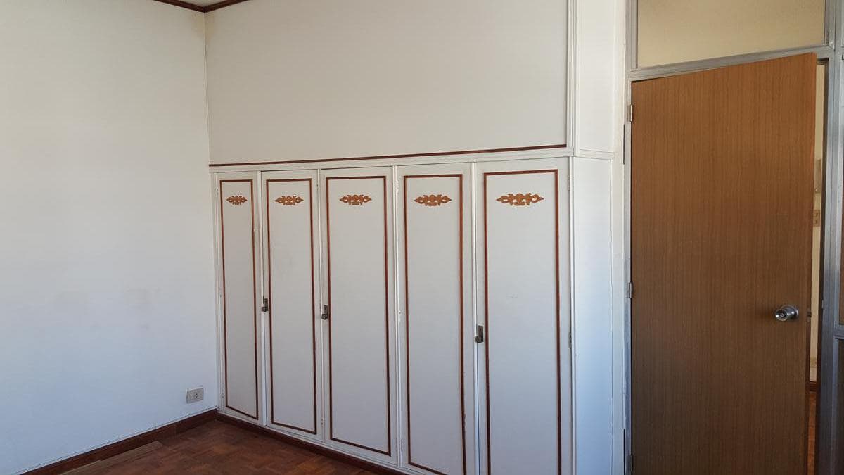 BRIGHT, UPPER-FLOOR OFFICE FOR SALE - SAN NICOLÁS - READY TO USE - SCHOOL OF ECONOMIC SCIENCES