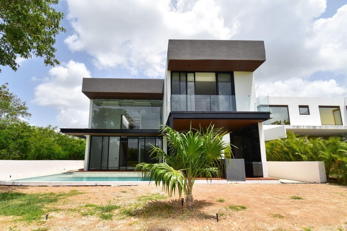 House for Sale in Mérida with a Lake View at Yucatán Country Club