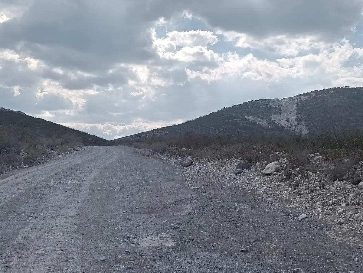 Land for sale, strategic mining asset, high-purity limestone—100 million metric tons on 36 hectares in Central Mexico.