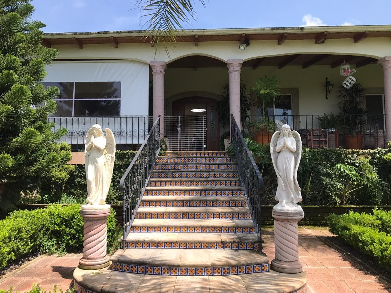 PROPERTY IN JOYA DE LA HUERTA ON 5,000 M²