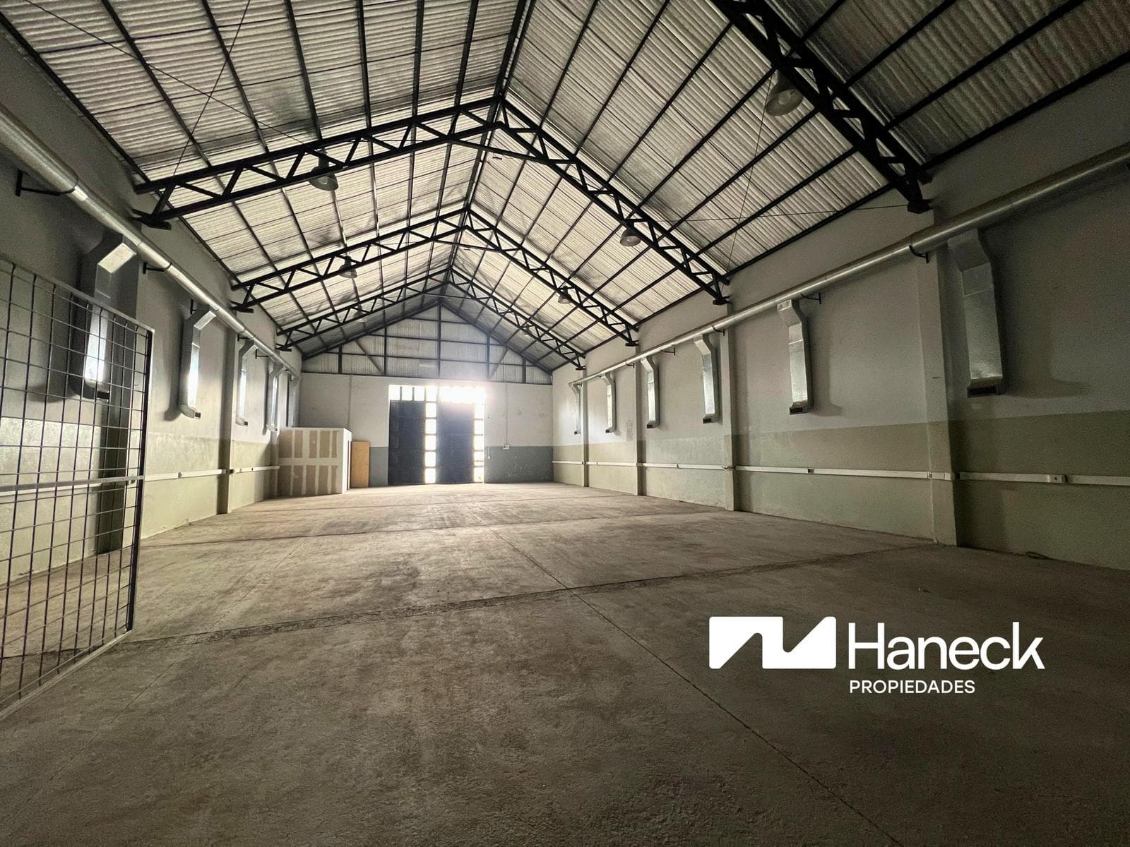 FOR RENT: 250 m² warehouse/commercial space, Bariloche