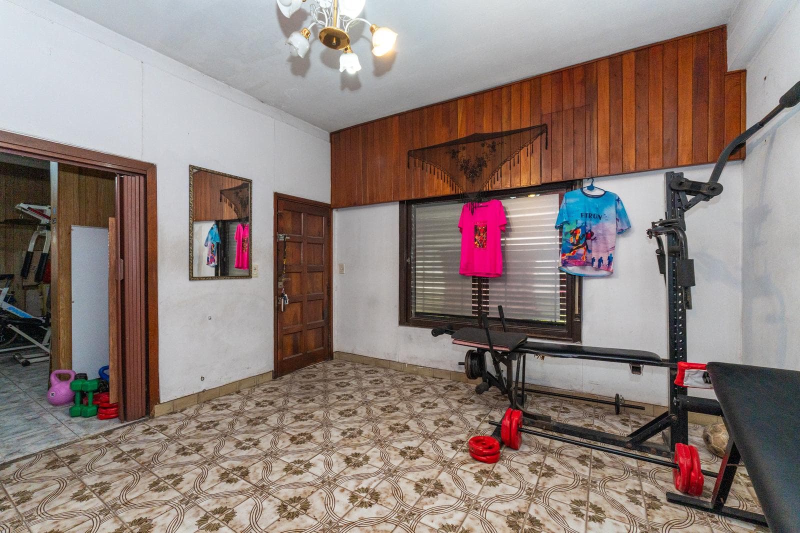 Corner house | 3 bedrooms, garage, and terrace | Nueva Pompeya