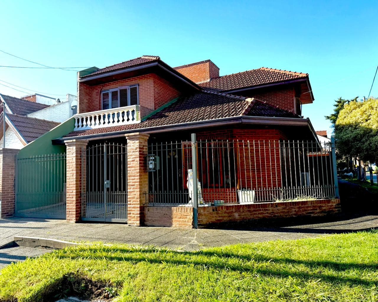 House in the Los Cedros Neighborhood