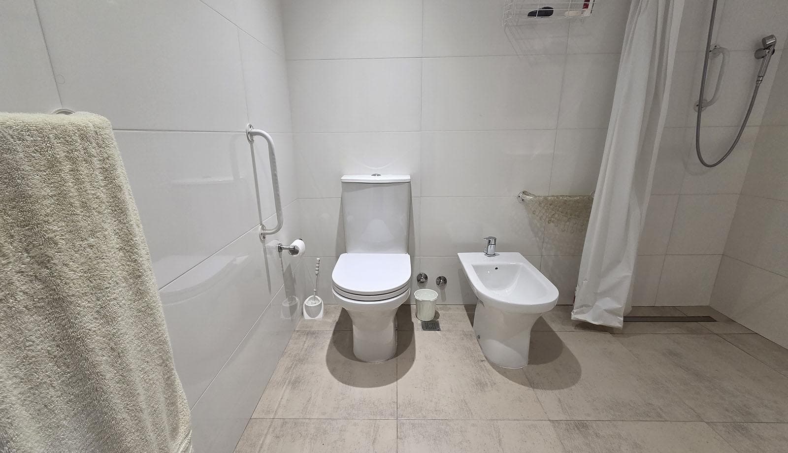 OPPORTUNITY! House for Sale on a Large Lot. FOR INVESTORS!!! 500 Uriburu, Corner of Av. Libertador