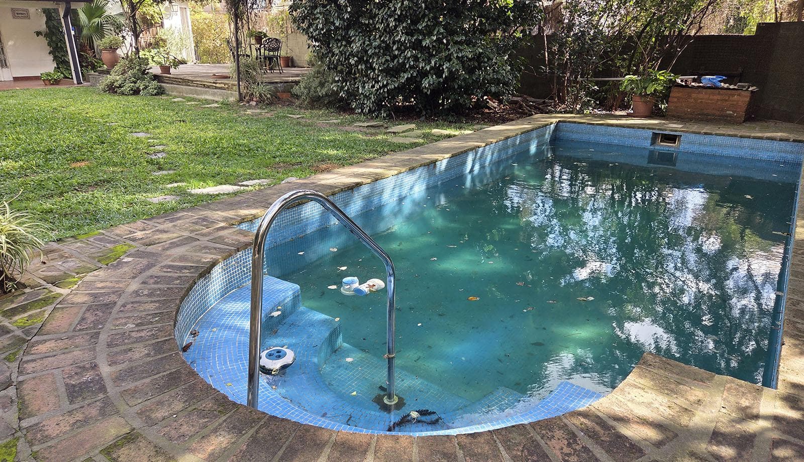 OPPORTUNITY! House for Sale on a Large Lot. FOR INVESTORS!!! 500 Uriburu, Corner of Av. Libertador