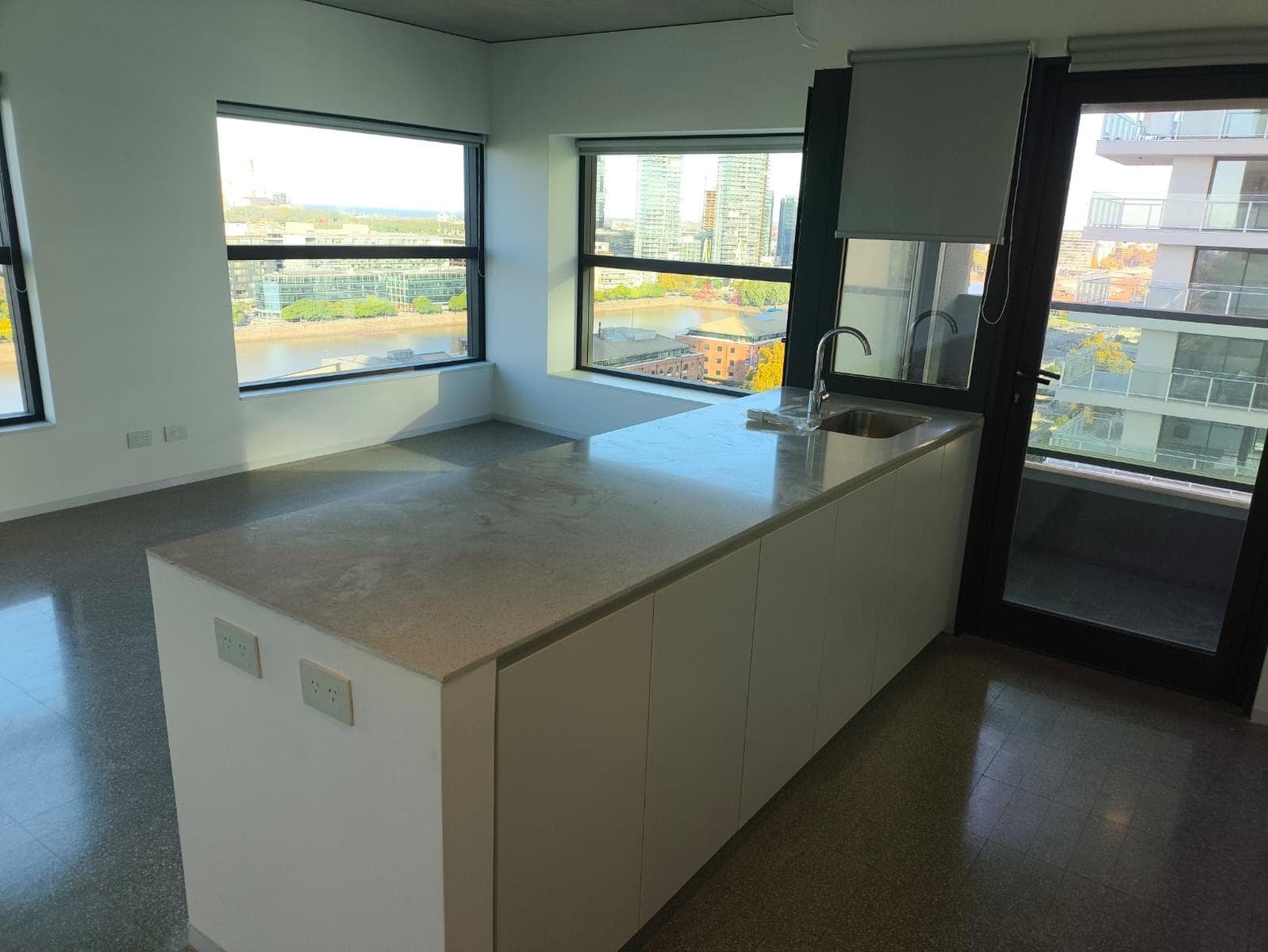 3-Room Apartment for Rent in Puerto Madero—Bright with an Unobstructed View!!