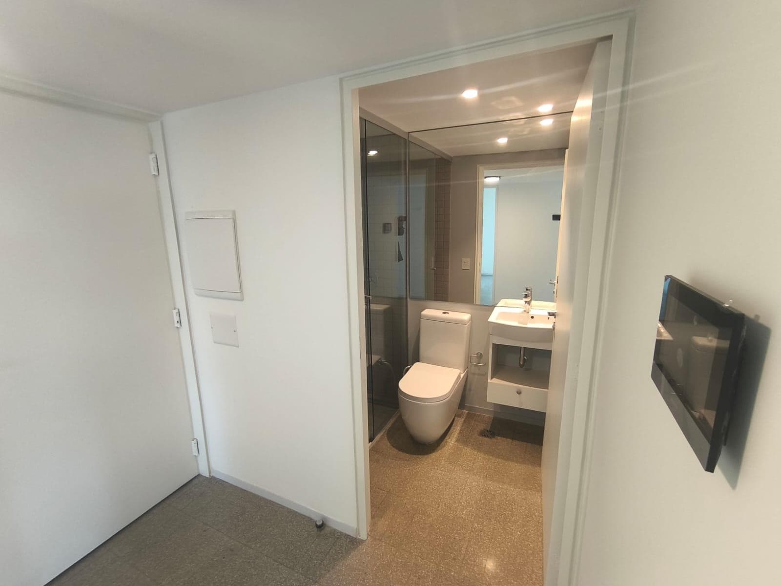 3-Room Apartment for Rent in Puerto Madero—Bright with an Unobstructed View!!