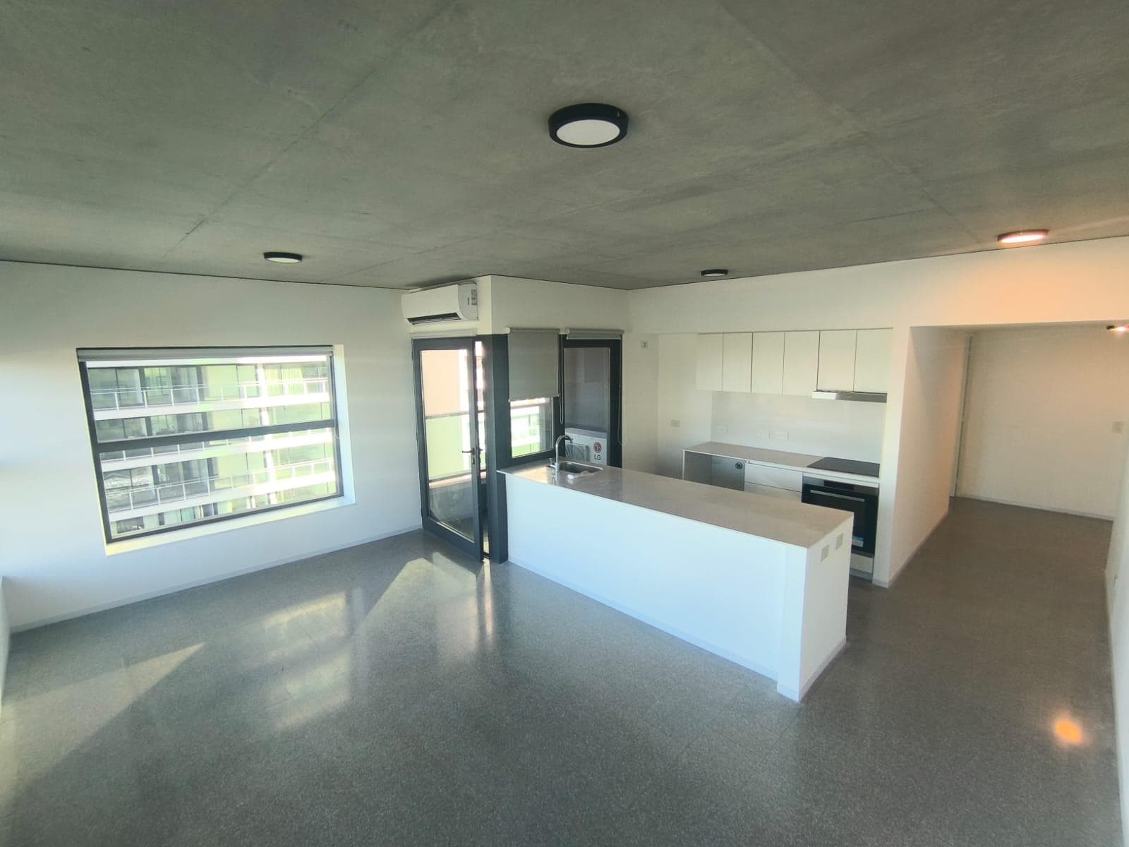 3-Room Apartment for Rent in Puerto Madero—Bright with an Unobstructed View!!