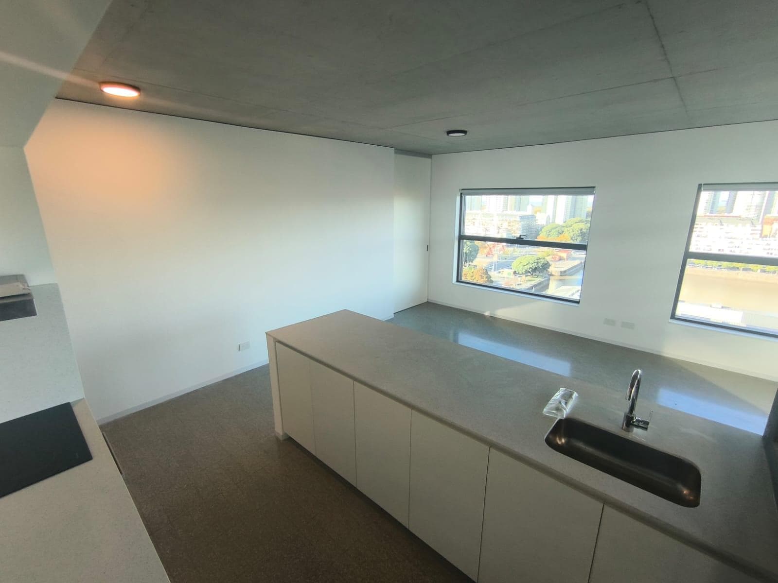 3-Room Apartment for Rent in Puerto Madero—Bright with an Unobstructed View!!