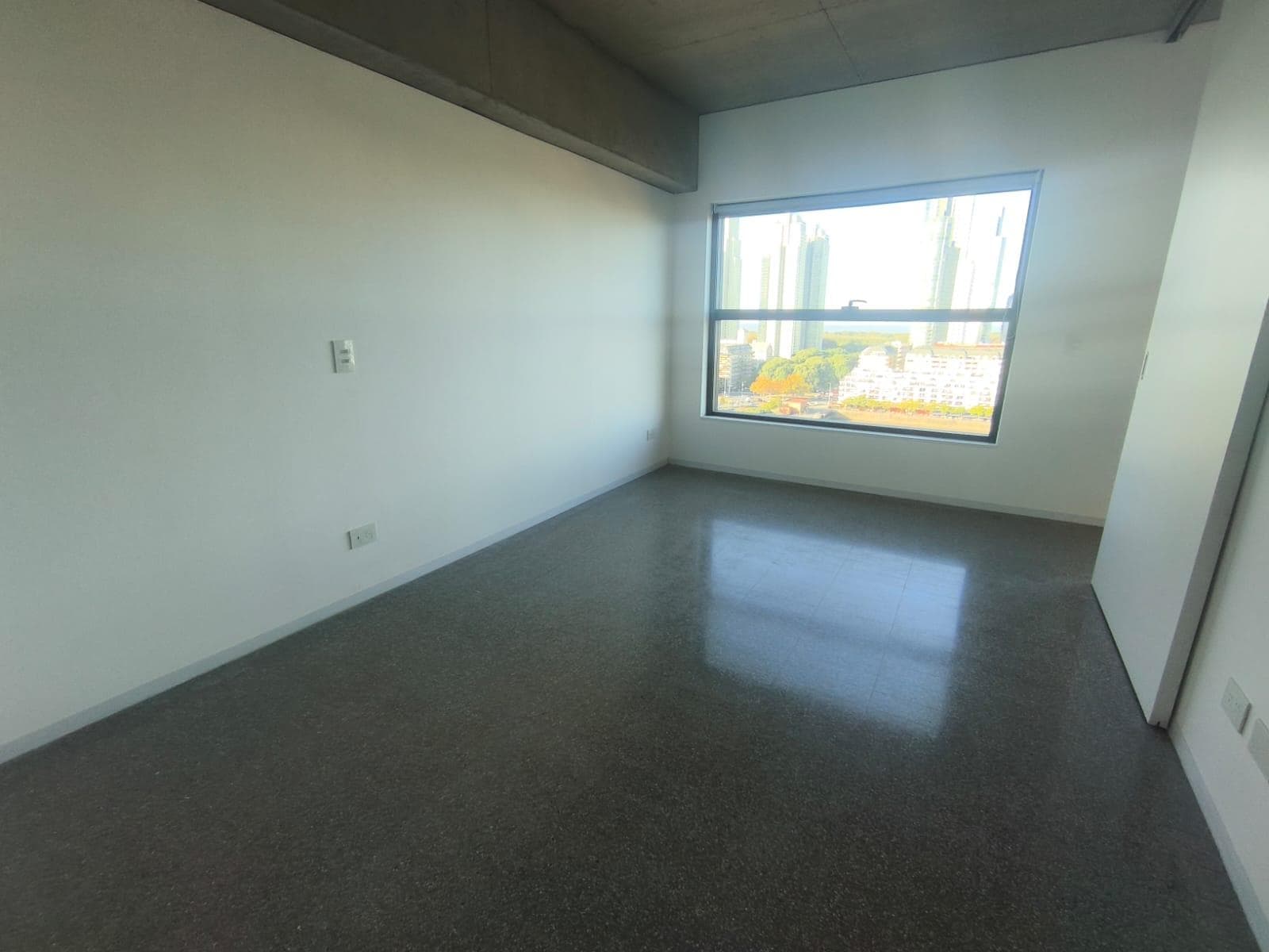 3-Room Apartment for Rent in Puerto Madero—Bright with an Unobstructed View!!