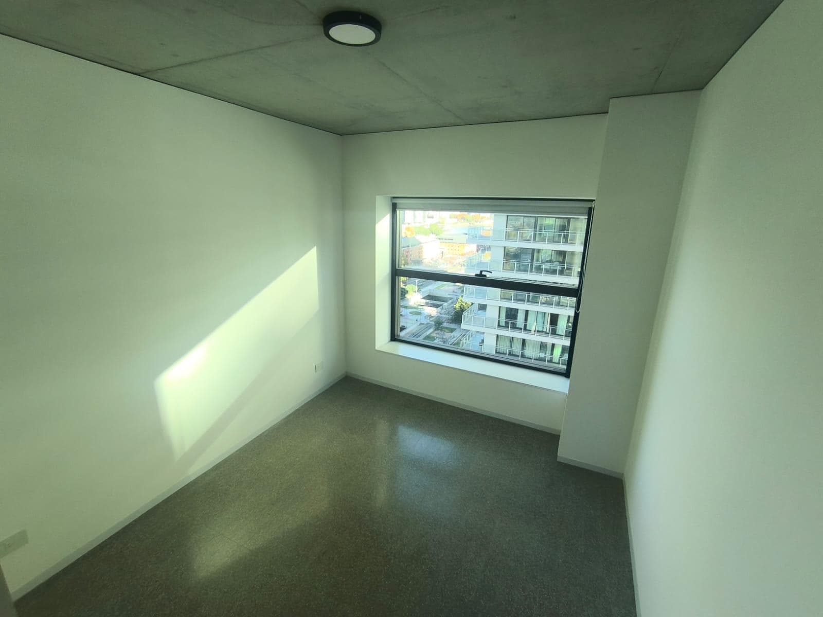 3-Room Apartment for Rent in Puerto Madero—Bright with an Unobstructed View!!