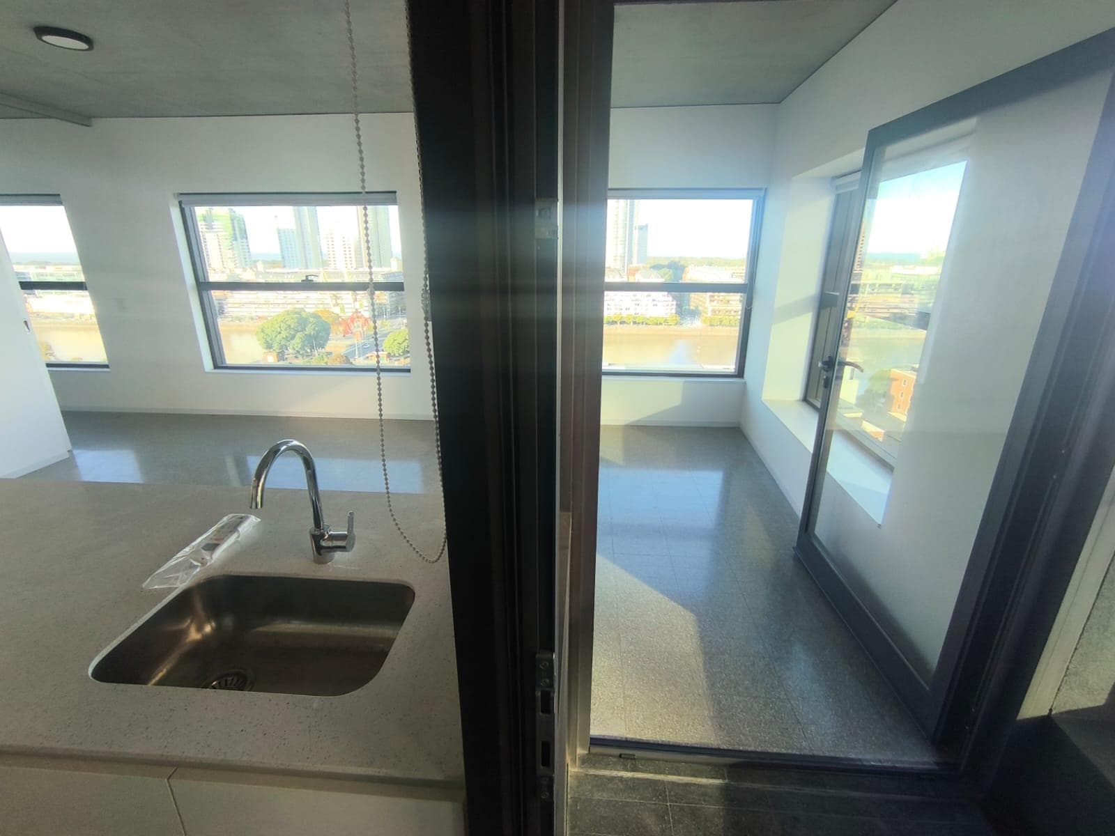 3-Room Apartment for Rent in Puerto Madero—Bright with an Unobstructed View!!