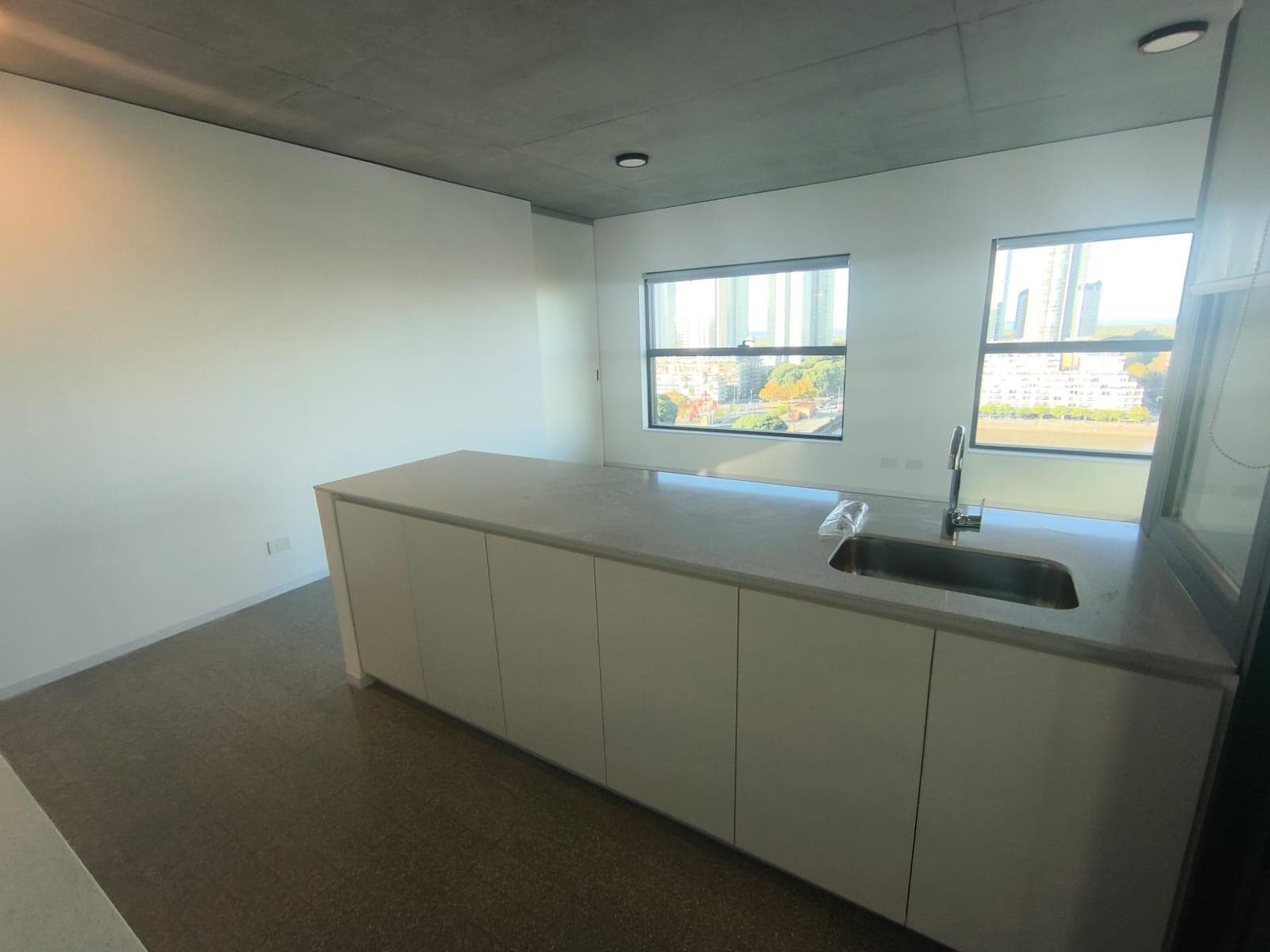 3-Room Apartment for Rent in Puerto Madero—Bright with an Unobstructed View!!