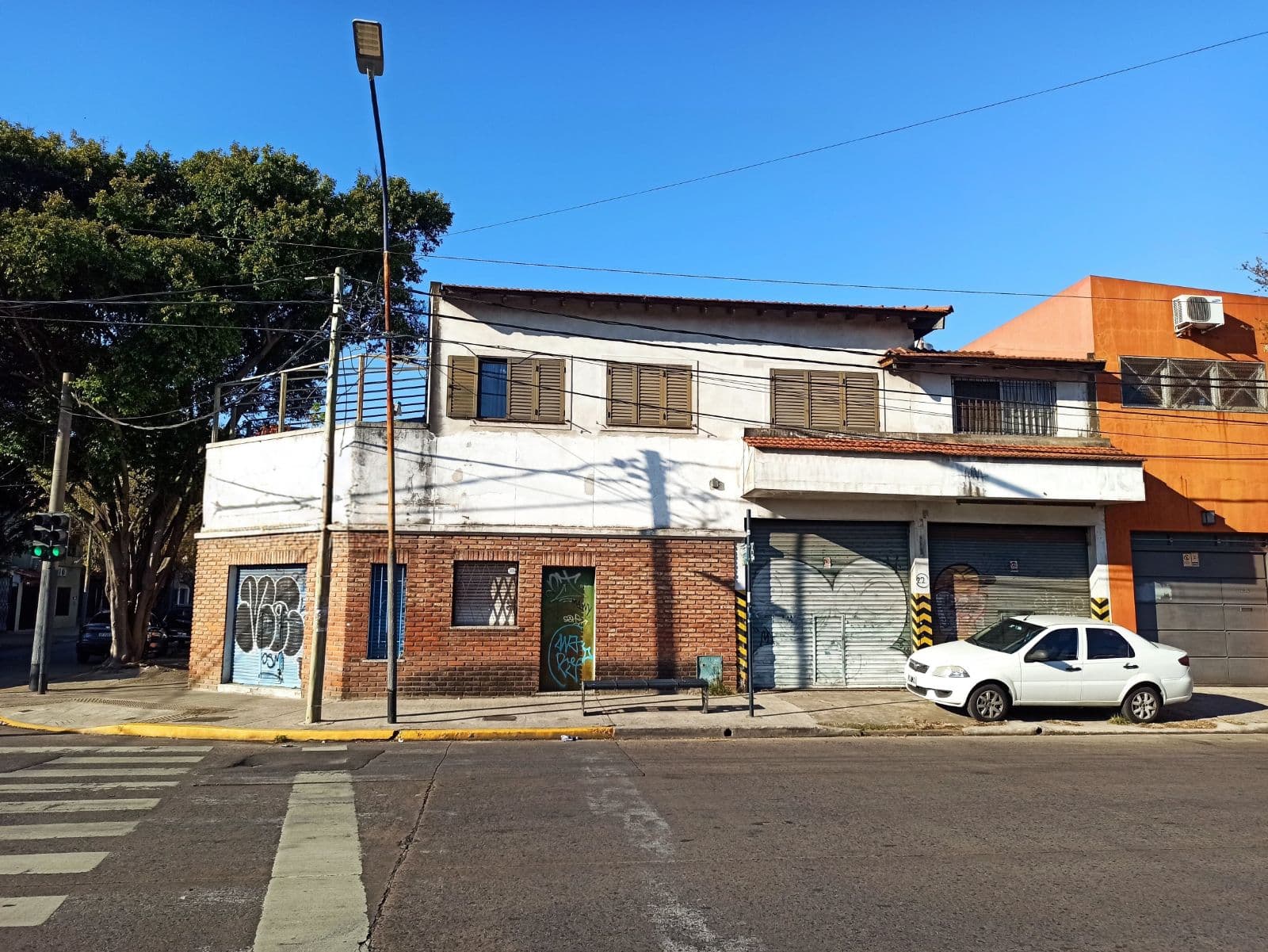 Casa en venta en Ciudadela con 2 Locales Comerciales
