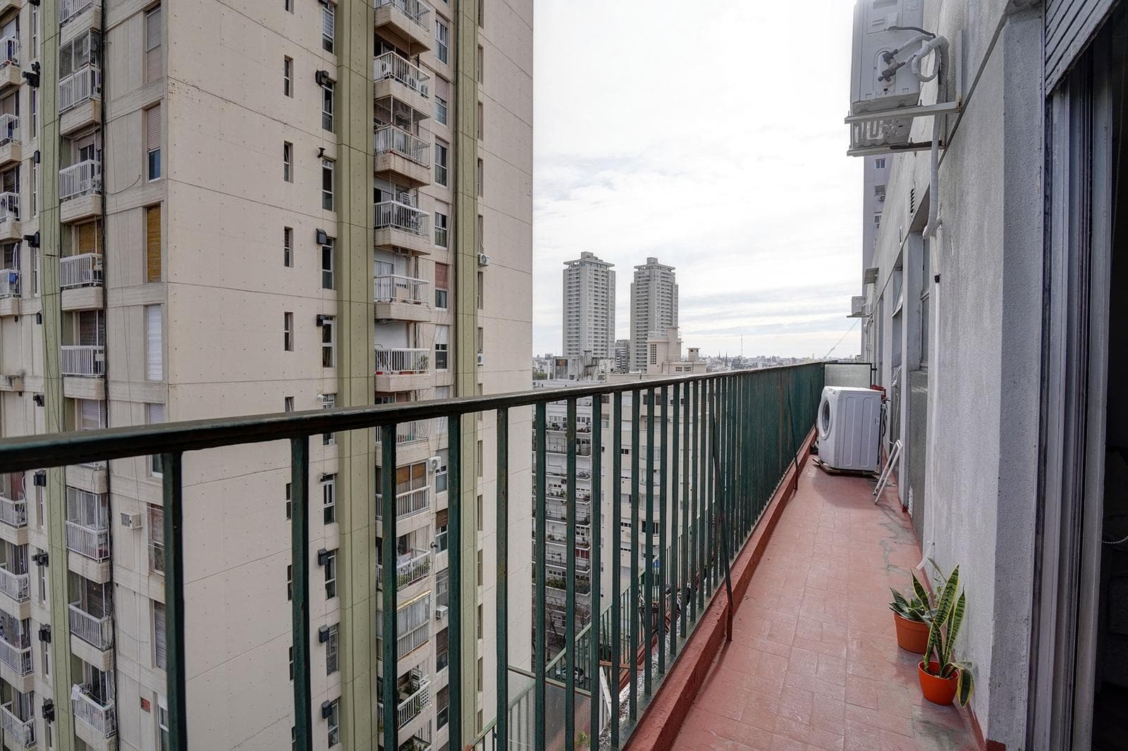 Venta de Departamento de 2 ambientes con balcón corrido