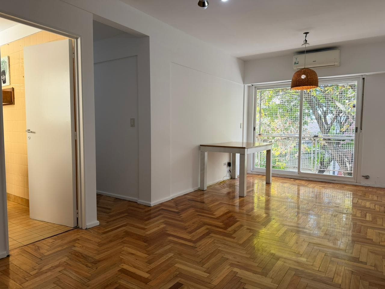 3-bedroom apartment facing the street with a balcony and garage in Villa Urquiza