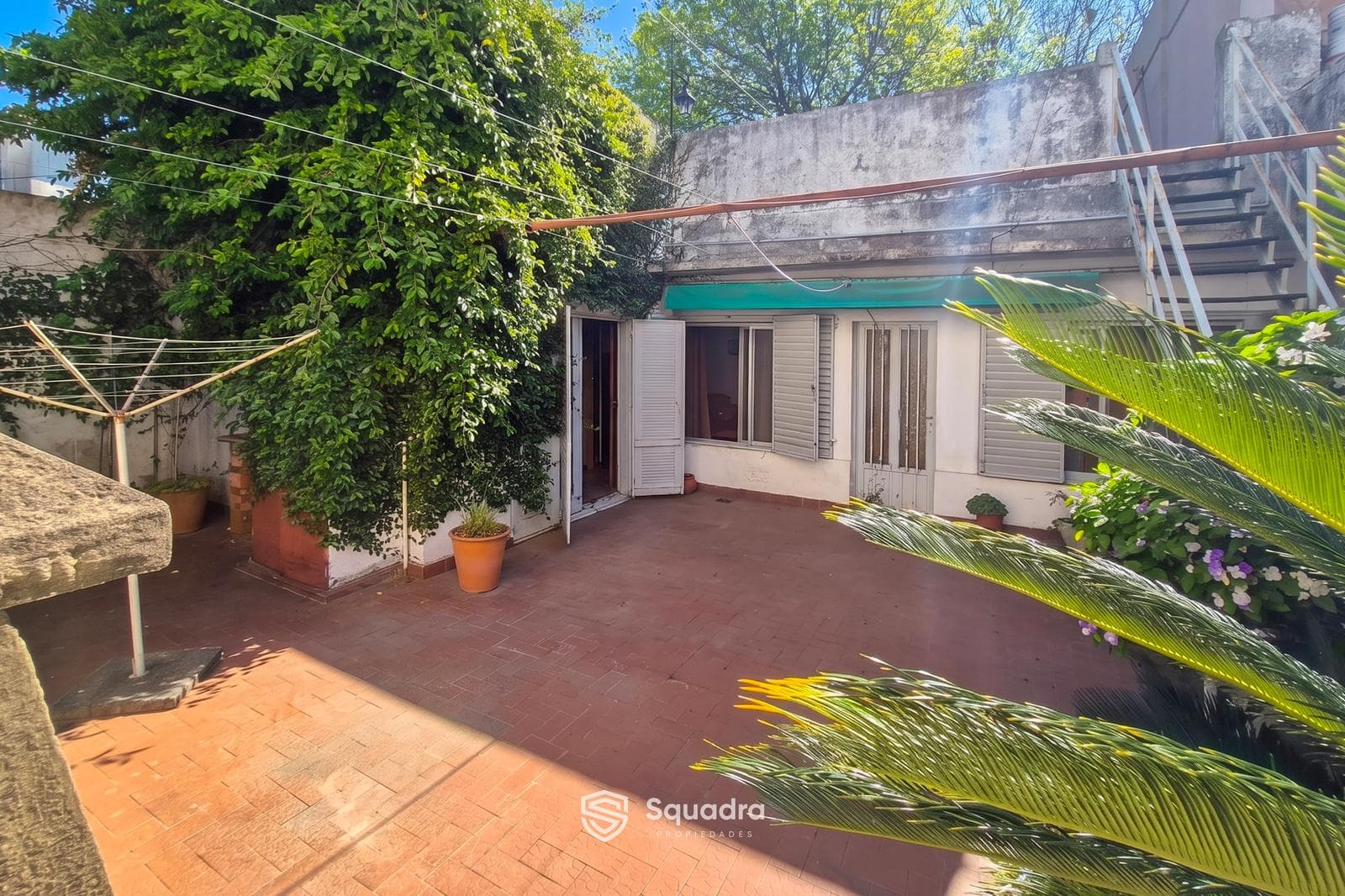 FOR SALE - Three-bedroom house with a patio featuring a barbecue area and a garage - Nuestra Señora de la Guardia, Rosario.