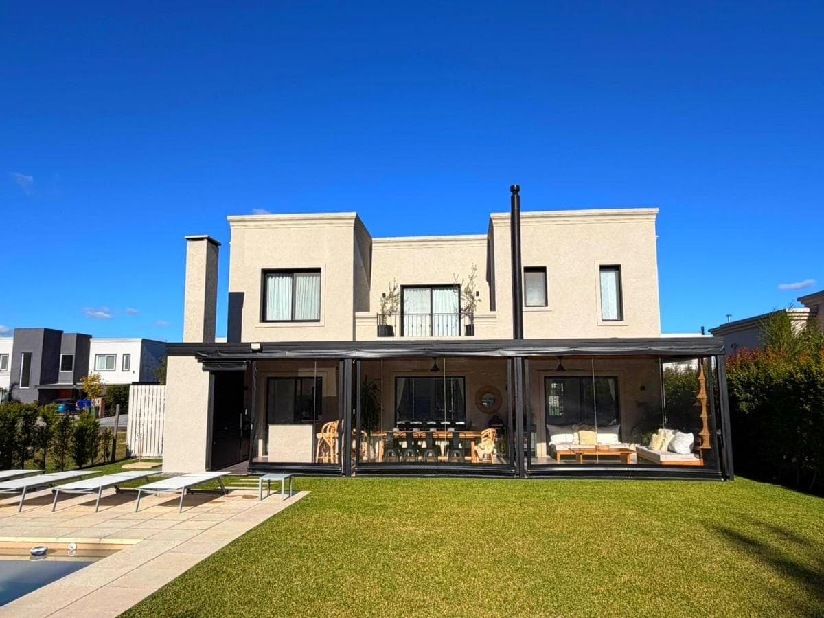 House for Sale - Santa Ana Neighborhood - Villanueva