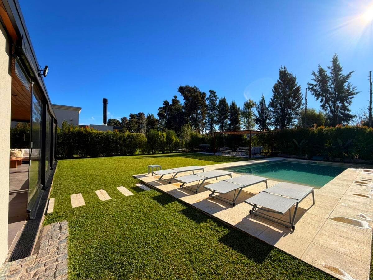 House for Sale - Santa Ana Neighborhood - Villanueva
